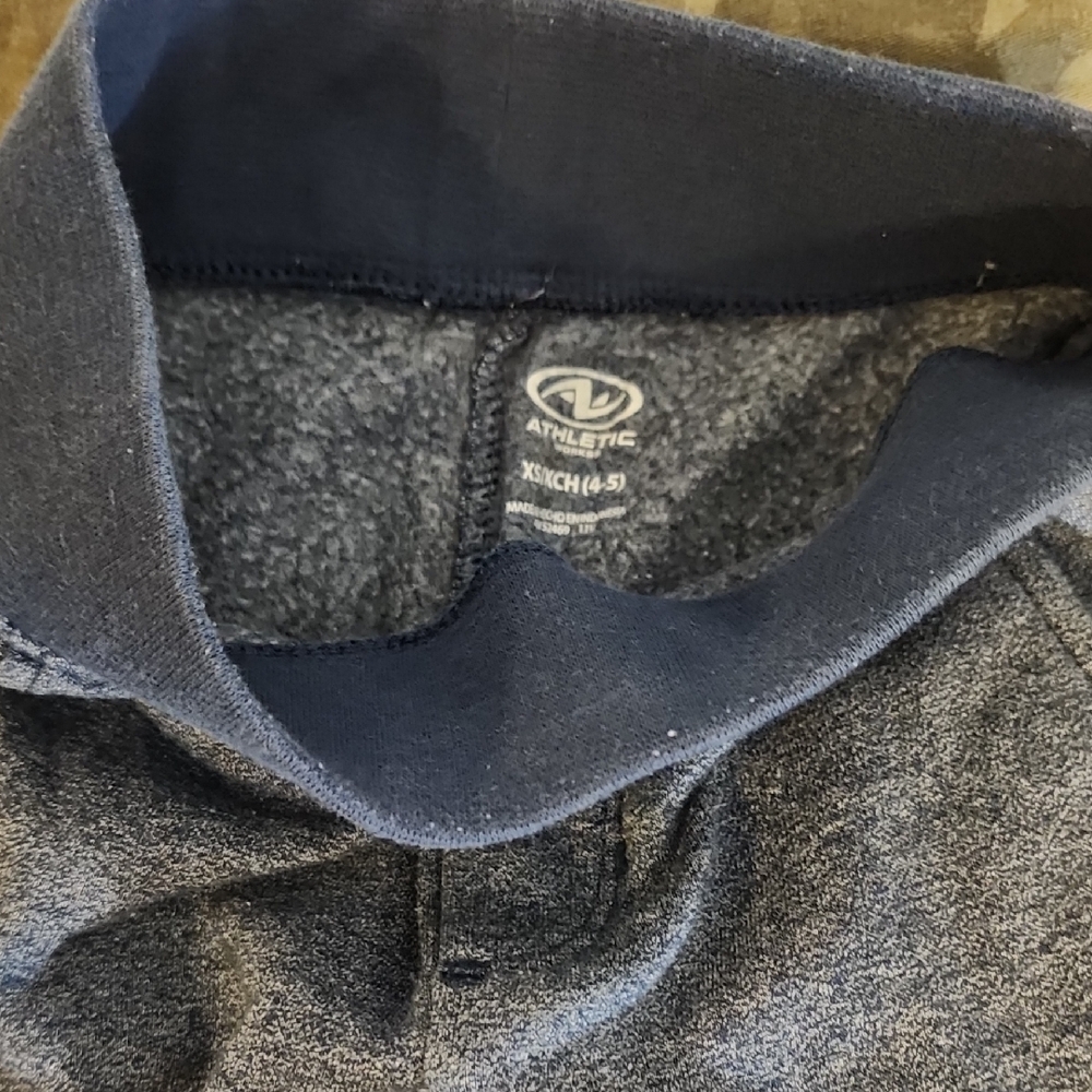 4 Pairs Of 4-5T Pants - Picture 5 of 6